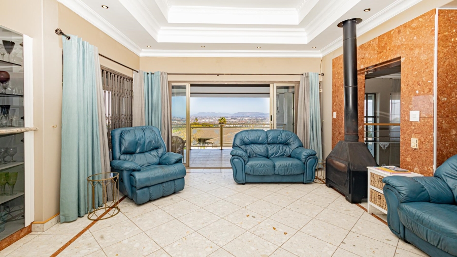 7 Bedroom Property for Sale in Plattekloof Western Cape